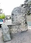 Puits en galets roulés.