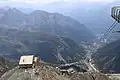 Vue depuis le sommet de la pointe Helbronner de la vallée d'Aoste avec le nouveau refuge à gauche et l'ancien refuge à droite.