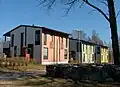 Maisons de bois construites en 2005 près du Manoir de Puotila.
