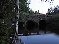 Pont en pierre sur la rivière Kiikoisjoki au village de Putaja à Suodenniemi.