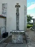 Croix monumentale dans le cimetière (juin&nbsp;2009)