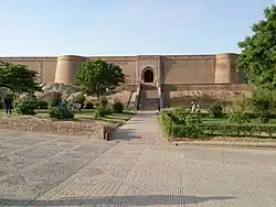 Porte du fort depuis la cour
