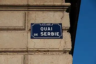 Voir la plaque.