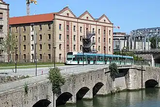 La liaison entre la darse et le canal sous le quai de la Gironde, désormais obturée.