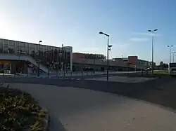 Station de métro Quatre Cantons - Stade Pierre-Mauroy et parc relais, vus de l'École centrale de Lille.