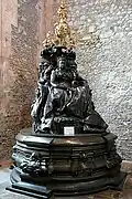 Statue de la reine Victoria placée dans le Grand Hall