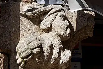 Tête en médaillon