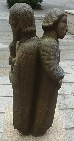 Statue géminée de saint Jean l'apôtre et de saint Pierre.