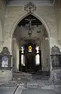 L'arc triomphal, le chœur, le maître-autel.