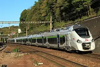 Régiolis B 84500 Basse-Normandie, passant en gare de Chaville-Rive-Gauche (2014).