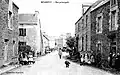 Réguiny ː le centre du bourg vers 1925 (carte postale).