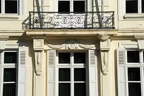 Le balcon.