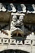 Deux hommes dans la gueule d'un démon.