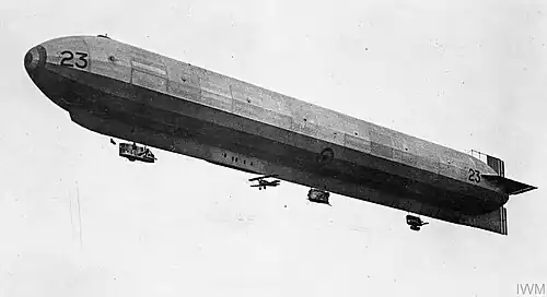 Dirigeable HMA 23r avec un Sopwith Camel en 1918.