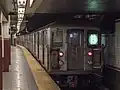 Un train R62A sur la ligne 6, en 2021