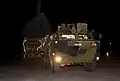 Un VAB du 2e&nbsp;régiment d'infanterie de marine embarquant à bord d'un C-17 de la Royal Air Force en partance pour le Mali en janvier 2013.