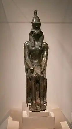 statue