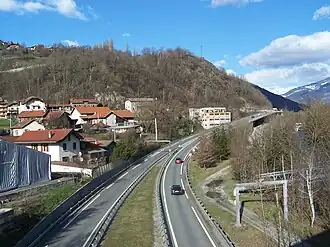 La route nationale 90 à la sortie d'Aime en direction de Bourg-Saint-Maurice