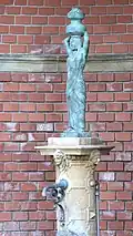 Die Wasserträgerin.