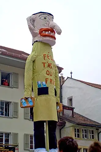 Grand Rababou du Carnaval des Bolzes 2006. Le nez crochu et les sacs et valises remplis d'argent servent manifestement des stéréotypes antisémites.