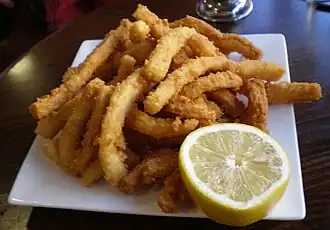 Calmar frit en lanières
