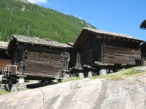 Raccards à Saas-Fee.