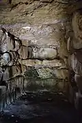 Naveta sud : abside avec « étagère ».