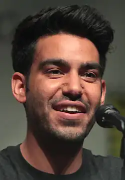 Rahul Kohli dans le rôle du Dr Ravi Chakrabarti