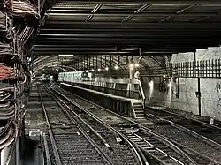 L'ancienne station d'arrivée de la ligne 3, transformée en tunnel à trois voies.