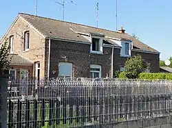 Des habitations groupées par quatre.