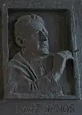 Bronze de László Marton (sculptor)&nbsp;(en) situé au Théâtre national