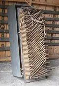 Ancien modèle en bois pour lover les lignes de lance-amarres