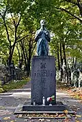 Tombe d’Ignacy Daszyński dans l’allée principale.