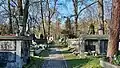 Allée du cimetière.