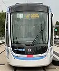 Une rame en stationnement à la station Jardin Parisien.