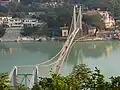 Le Ram Jhula&nbsp;(en), passerelle au-dessus du Gange.