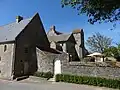 Le logis et sa tour vus du sud-est.