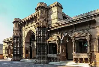 La vieille ville d'Ahmedabad regorge de mosquées et de temples anciens. Ici la mosquée de la Rani Rupamati.