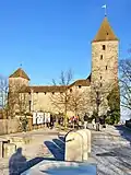Donjon vu depuis l'ouest.