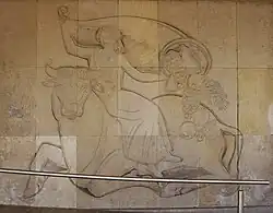 L'Europe, forçant le taureau sauvage à genoux et déversant la corne d'abondance avec les bénédictions de la prospérité, Sarrelouis, Hôtel de ville, Nikolaus Simon, 1953-1955