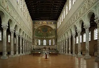 Nef de la Basilique de Saint-Apollinaire en classe