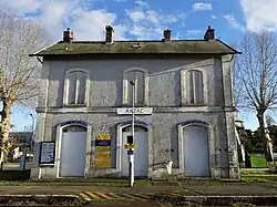 L'ancien bâtiment voyageurs de la gare de Razac.
