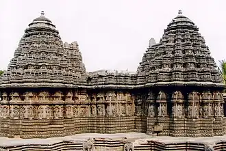 Style Vesara du Temple de Keshava, à Somanathapura. Avec un plan en forme d'étoiles à 16 branches.