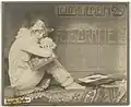 Photographie publicitaire pour l'atelier de Merkelbach, avec la danseuse Angèle Sydow, 1916.