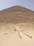Entrée de la pyramide.