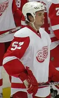 Description de l'image Red Wings vs Ducks 050709 053 - Jonathan Ericsson.jpg.