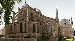 Photographie d'un chevet d'église gothique