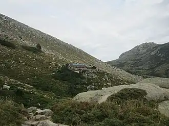 Refuge d'Asinau (1&nbsp;536&nbsp;m) sous l'Incudine.