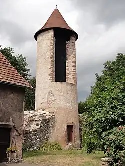 Vestiges de fortifications (XIIIe), rue des Remparts,..