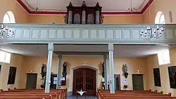 L'orgue en tribune.